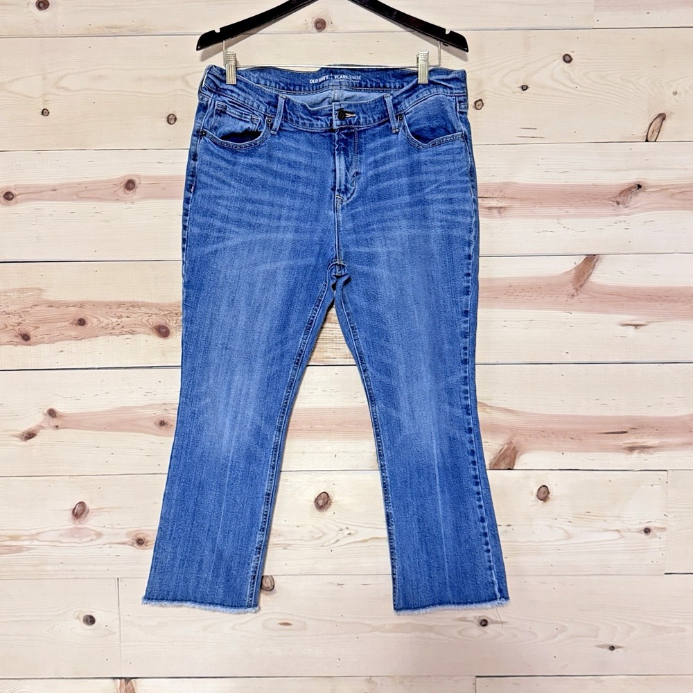 Old Navy Womens Size 14 Regular Flare Crop Jeans Medium Wash Raw Hem‎